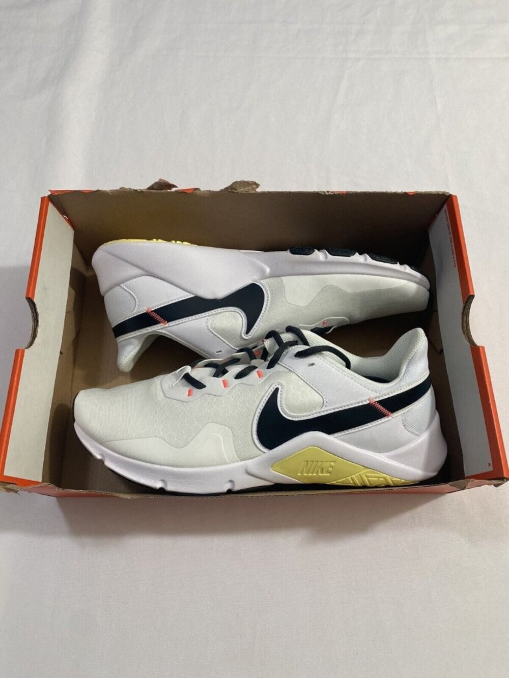 New Women’s Size 11 White Nike Legend Essential 2 Training Shoes CQ9545 107